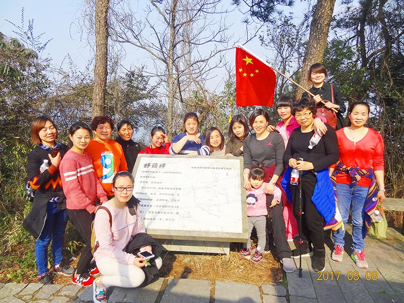 Leo núi nhân ngày Phụ nữ 8/3/2017